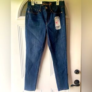 Slimming Strech Jeans NEW WITH TAGS